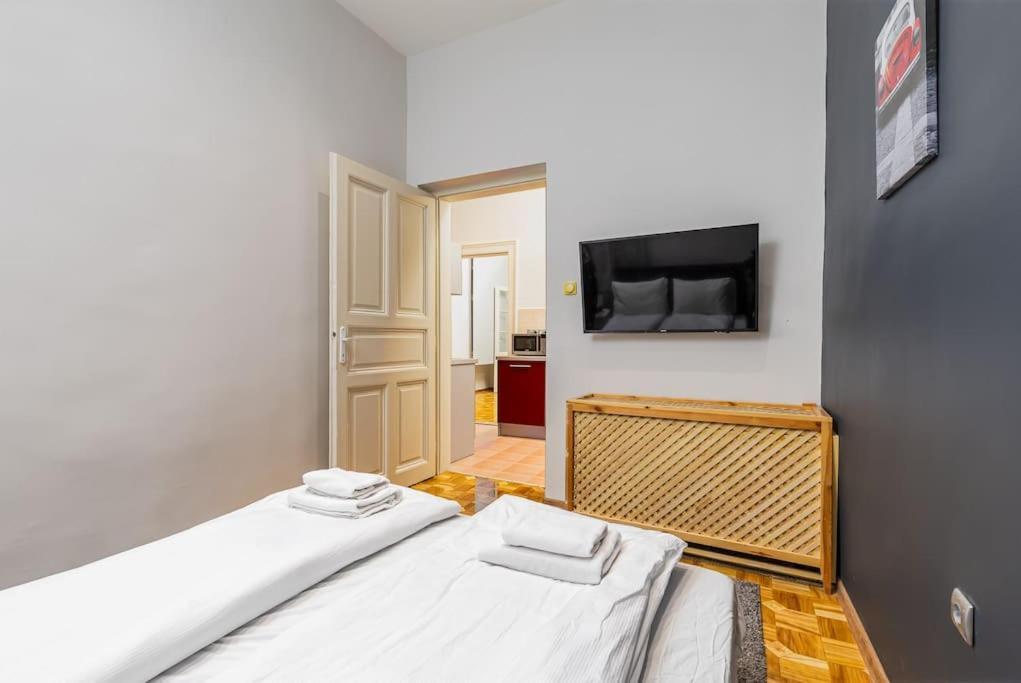 Bold Base Apartment Budapest Bagian luar foto